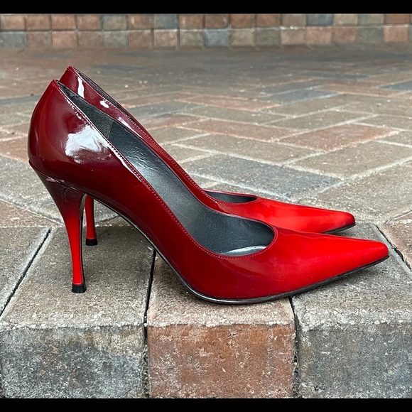 Stuart Weitzman red ombré patent leather pumps - Picture 6 of 9